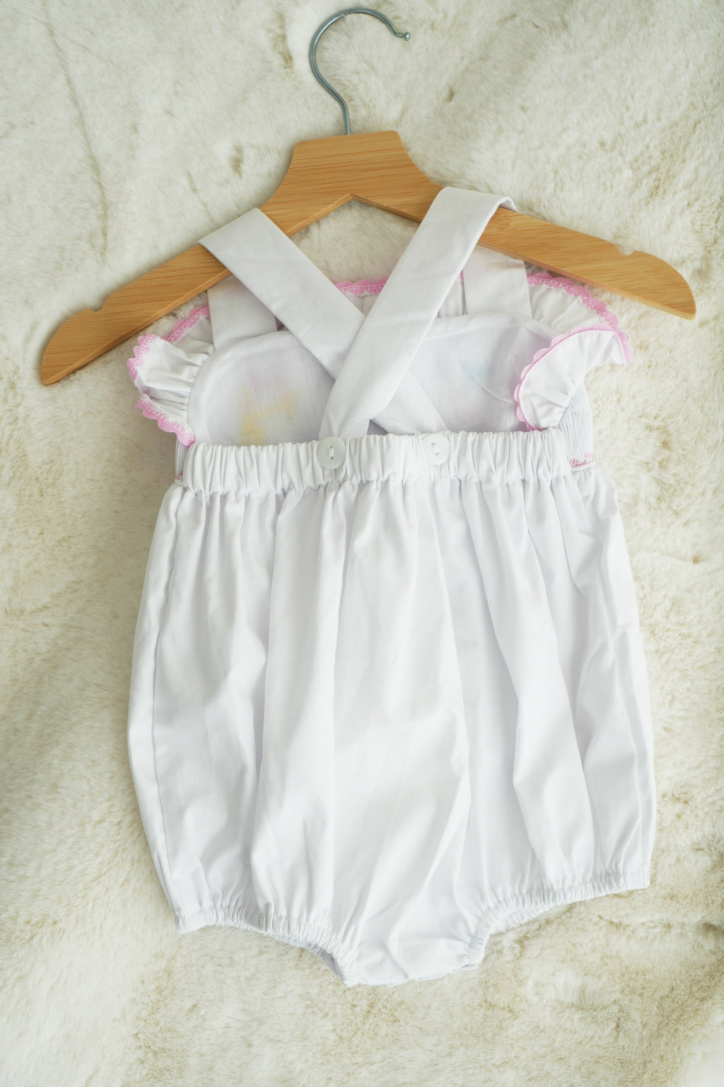 White character ruffle bubble